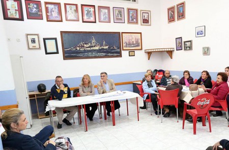 La alcaldesa se olvida de los vecinos de la calle Málaga al presentar las obras