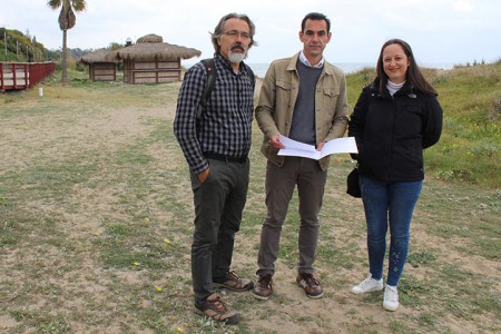 IU califica de "atentado" autorizar un chiringuito en la duna de El Pinillo
