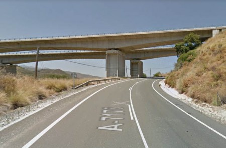 Fallece una persona al caer su vehículo desde un puente de la AP-7 en Marbella