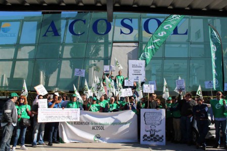 Movilización a las puertas de Acosol contra los despidos improcedentes