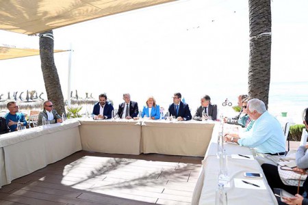 Muñoz ofrece adelantar el dinero para la estabilización de las playas