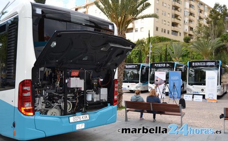 IU denuncia que Portillo presenta como nuevos autobuses con ocho años