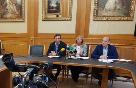 Ángeles Muñoz califica de "brillante gestión" saltarse el techo de gasto