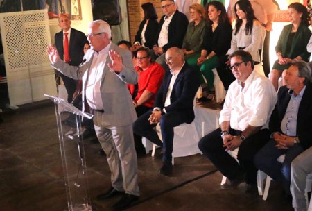 Piña dice que prefiere no saber nada de encuestas para las municipales