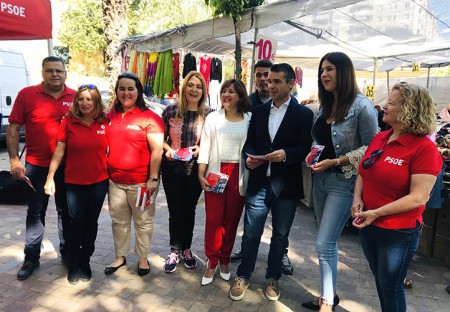 El PSOE acerca a los vecinos sus propuestas de vivienda y aparcamiento