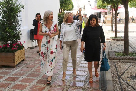 La consejera de Cultura viene a Marbella a decir que es muy amiga de Muñoz
