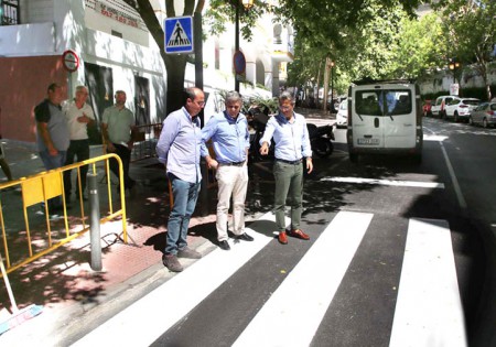 Marbella prueba pasos de peatones que se iluminan con la presencia del peatón