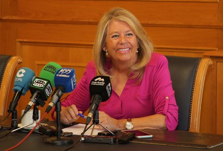 Ángeles Muñoz señala ya a Baldomero León como futuro director general