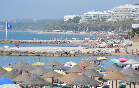 Marbella supera los 30 grados en el día más caluroso del verano