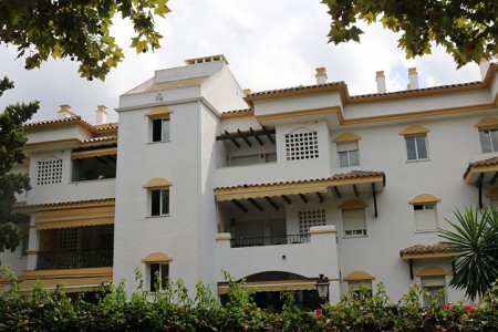 La Policía Nacional desarticula una trama de estafas inmobiliarias en Marbella