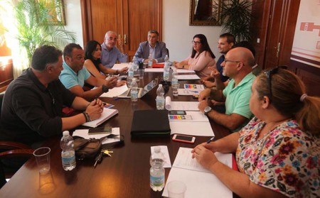 El Ayuntamiento dice que hará todo el año el mantenimiento de los colegios