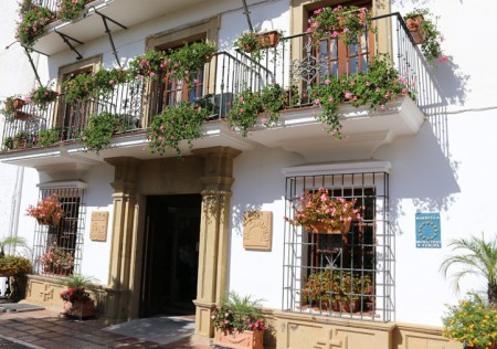 Ultiman los presupuestos de Marbella a contrarreloj para llevarlos a Pleno