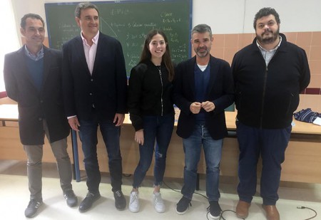 Políticos responden a las preguntas de alumnos del instituto Bahía Marbella
