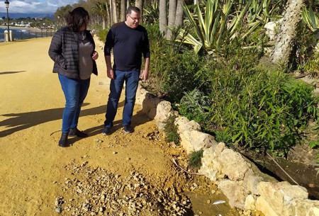 El PSOE exige una intervención urgente en el albero del paseo marítimo