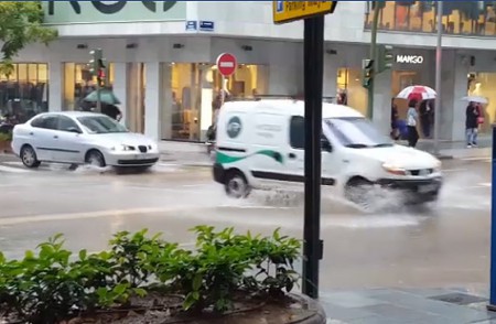 Las tormentas dejan casi 30 litros en Marbella y la AEMET amplía las alertas