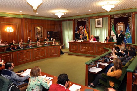 Marbella pide al Ministerio de Fomento el tercer carril en Puerto Banús