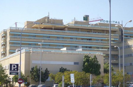 Aislados por precaución una veintena de trabajadores del hospital de Marbella