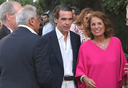 El expresidente Aznar pasa del coronavirus y se viene a Marbella