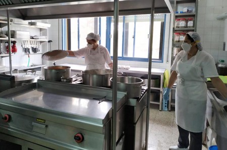 Marbella atiende a medio centenar de sintecho en la crisis del coronavirus 