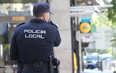Más de 800 llamadas denuncian a los que se saltan la cuarentena en Marbella