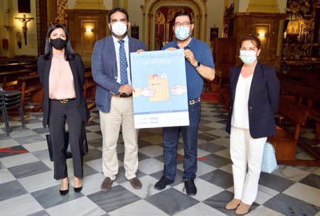 Acosol dona 1.000 euros a Cáritas Marbella de su campaña solidaria