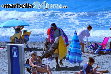 La Policía Local de Marbella requisa 800 artículos en el 'top manta'