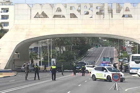 La desescalada de contagios aleja a Marbella de un posible confinamiento