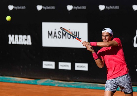 Carlos Gimeno da la sorpresa en Marbella al derrotar a Federico Coria