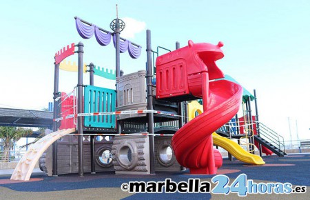 Marbella cierra los parques infantiles y reduce aforo en los autobuses