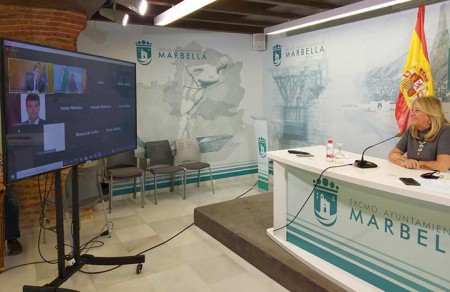 Muñoz dice en un foro que las pymes "tienen al Ayuntamiento a su lado"