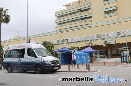 Empiezan a trasladar pacientes Covid del hospital de Marbella al de Estepona