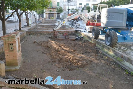 Entregan más de 600 firmas contra las obras en la plaza de Los Naranjos