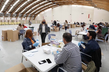 Marbella repartirá 350.000 mascarillas enviadas por Emiratos Árabes