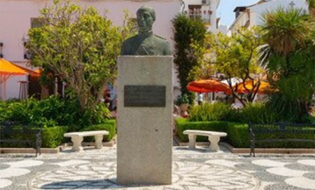 IU-Podemos piden la retirada del busto del Rey Emérito en Marbella