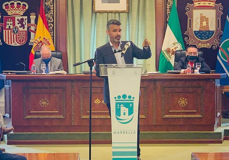 Bernal pide a la alcaldesa que Marbella "no sea otra ciudad sin ley este verano" 