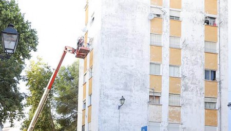 Murales marineros para decorar las fachadas de tres edificios en Marbella