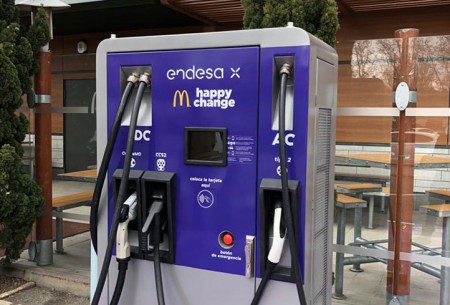 Marbella cuenta con un nuevo punto de recarga para vehículos eléctricos