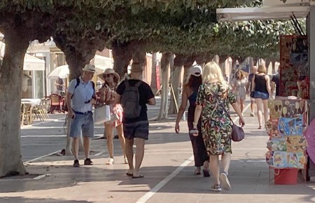 Covid: la incidencia baja en Marbella, pero aún se mantiene en 115 casos