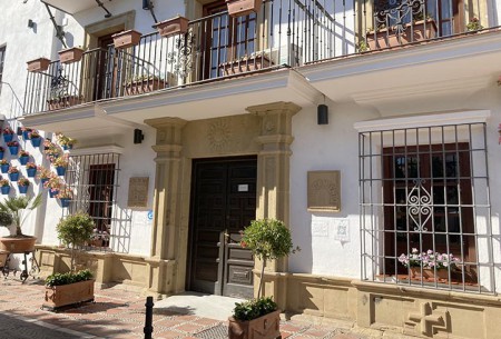 Muñoz pagará en personal 4 millones más en pleno escándalo por horas extra