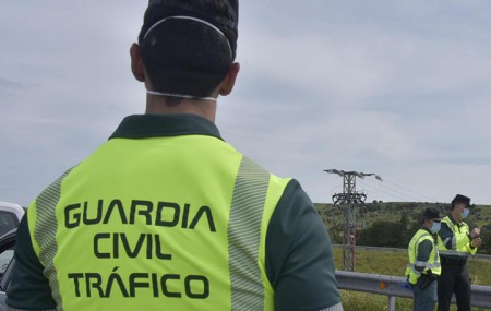Denuncian en Marbella a un conductor con un sistema para ocultar la matrícula