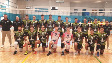 El Costa del Voley sigue líder tras otro triunfo ante Universidad de Granada