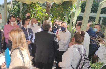 Los trabajadores logran parar el cierre de la cocina del hotel Guadalpín Banús