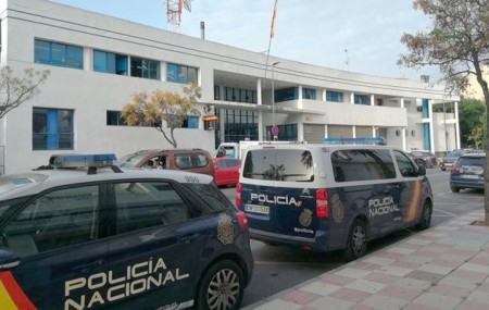 Cuatro detenidos en Marbella mientras robaban en un restaurante