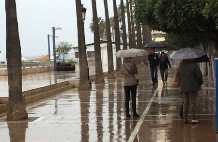 Rebajan a alerta naranja el aviso en la Costa, que se amplía tres horas