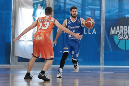 El CB Marbella da la cara pero cae en casa del líder Alega Cantabria (74-70)
