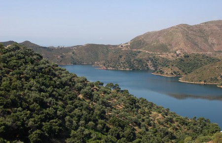 La Junta trasvasa agua del pantano de La Concepción hasta la Axarquía