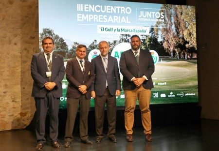 Acosol destaca el uso de agua reciclada para regar campos de golf
