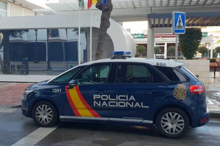 Detenido un joven por amenazar con una pistola a un repartidor en Marbella