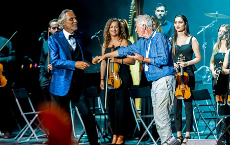 Richard Gere se rinde en Marbella al talento musical de Andrea Bocelli