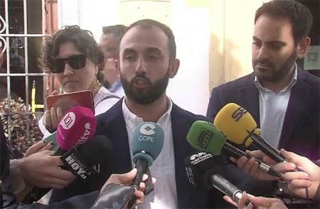 El PP ve "normal" que mediara el marido de Muñoz en la adjudicación de obras